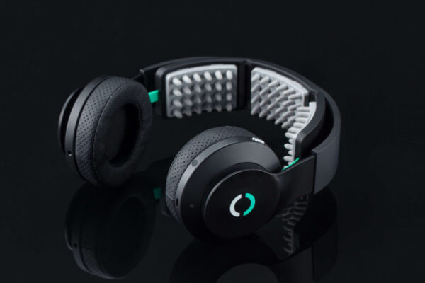 Hoofdtelefoon stimuleert beweging